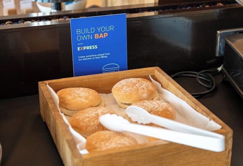 ホテル Holiday Inn Express Leigh   Sports Village, An Ihg