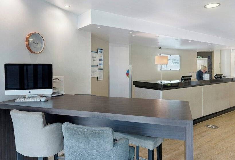 ホテル Holiday Inn Express Leigh   Sports Village, An Ihg