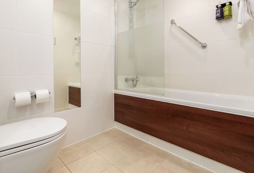 ホテル Holiday Inn Express Leigh   Sports Village, An Ihg