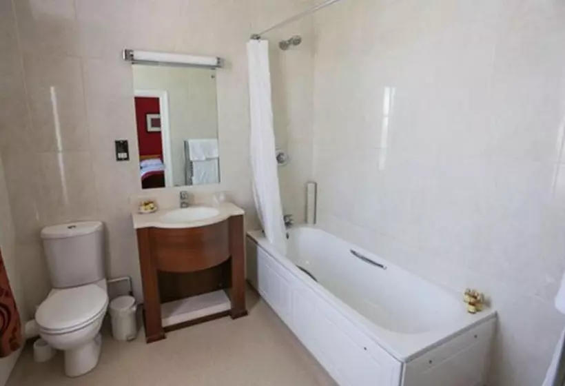 בית מלון כפרי Royal Exeter