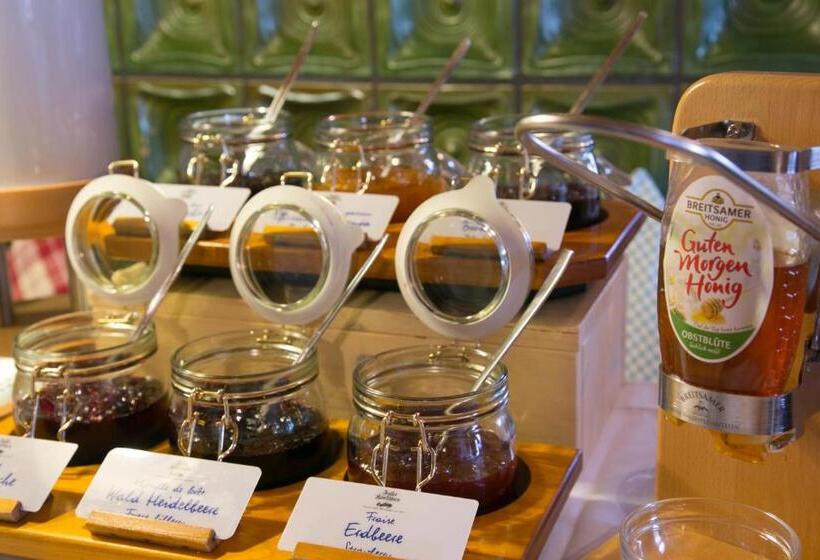 Hotel Sascha's Kachelofen