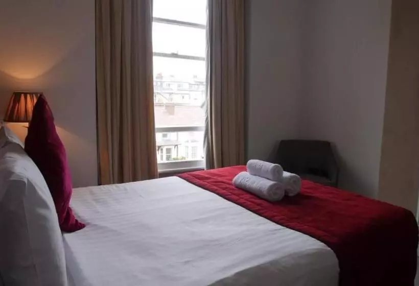 Отель The Broadway