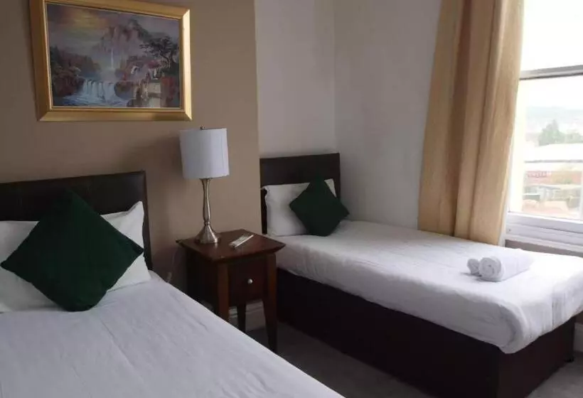 Отель The Broadway