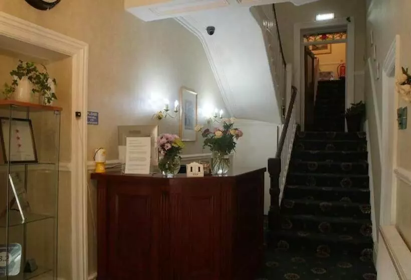 Отель The Broadway