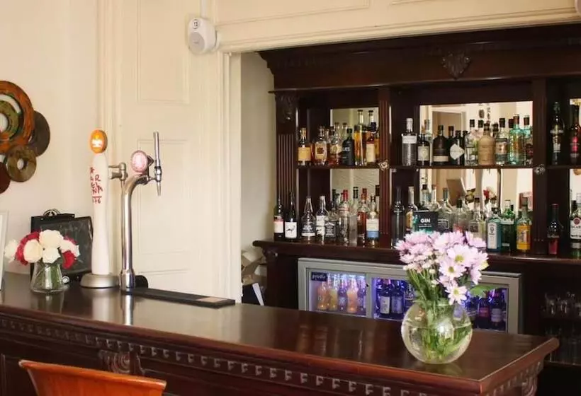 Отель The Broadway