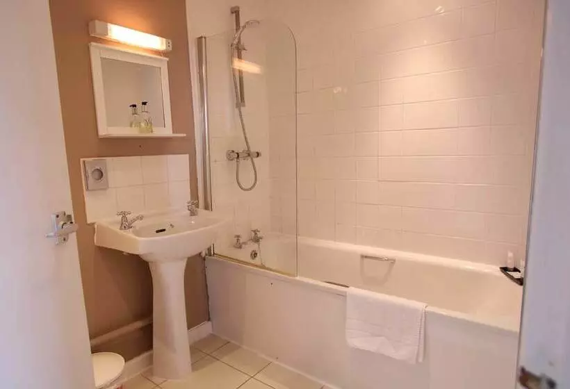 Отель The Broadway