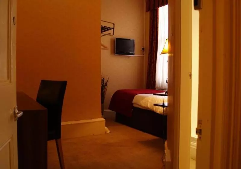 Отель The Broadway