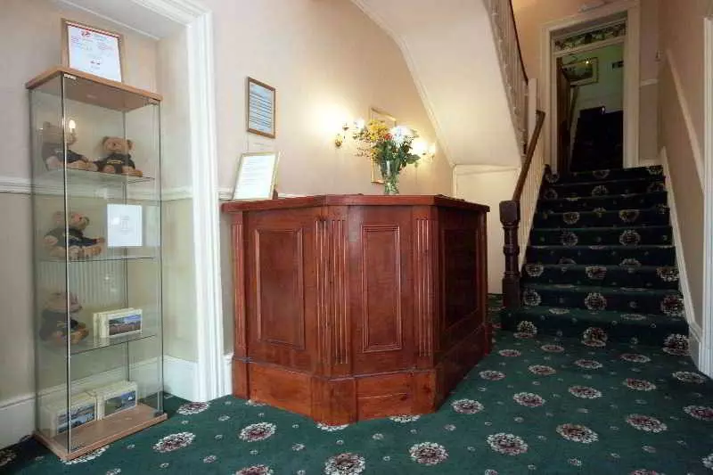 Отель The Broadway