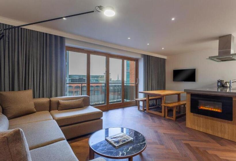 酒店 The Roseate Reading