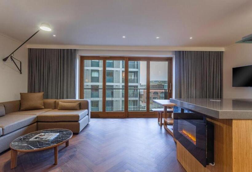 酒店 The Roseate Reading