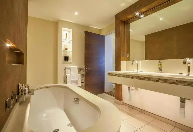 فندق The Roseate Reading