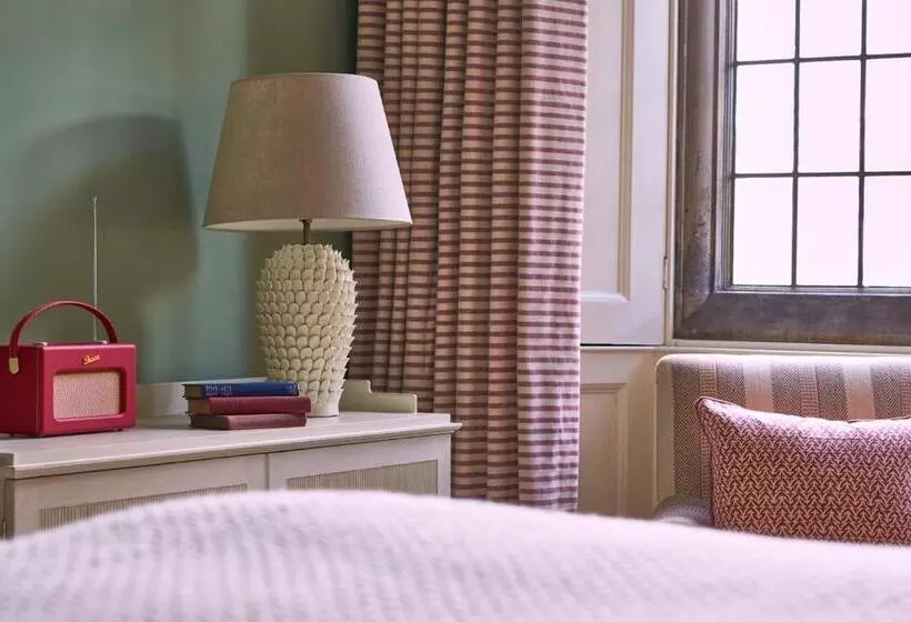 בית מלון כפרי Wildhive Callow Hall