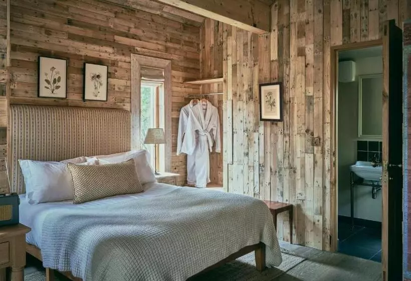 בית מלון כפרי Wildhive Callow Hall