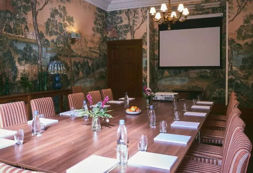 בית מלון כפרי Wildhive Callow Hall