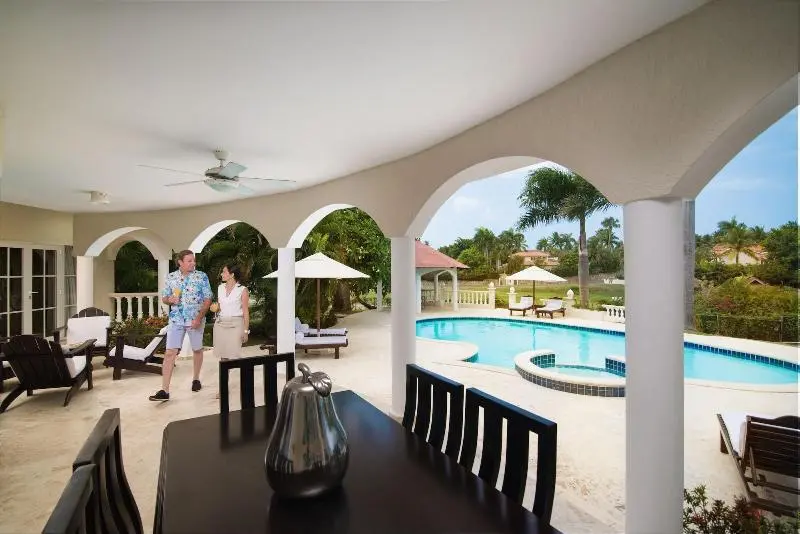 リゾートホテル Crown Villas 6 Bdrm
