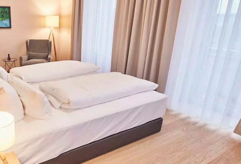 Seehotel Maria Laach