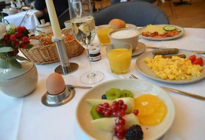 Seehotel Maria Laach