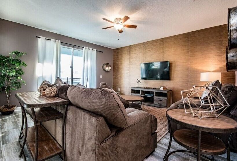 6 Bdrm 5 Bath Golf Resort