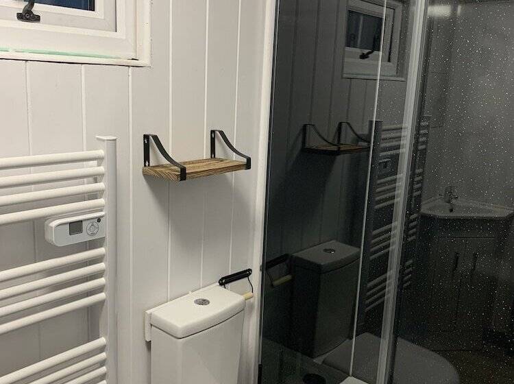 Charming Luxurious Rural Shepherds Hut