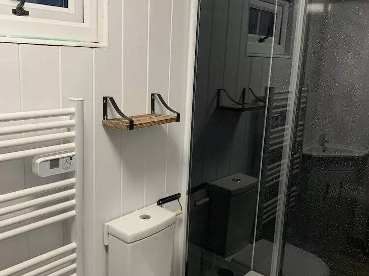 Charming Luxurious Rural Shepherds Hut