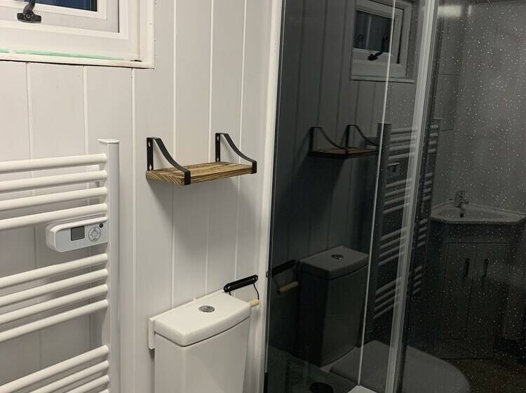 Charming Luxurious Rural Shepherds Hut