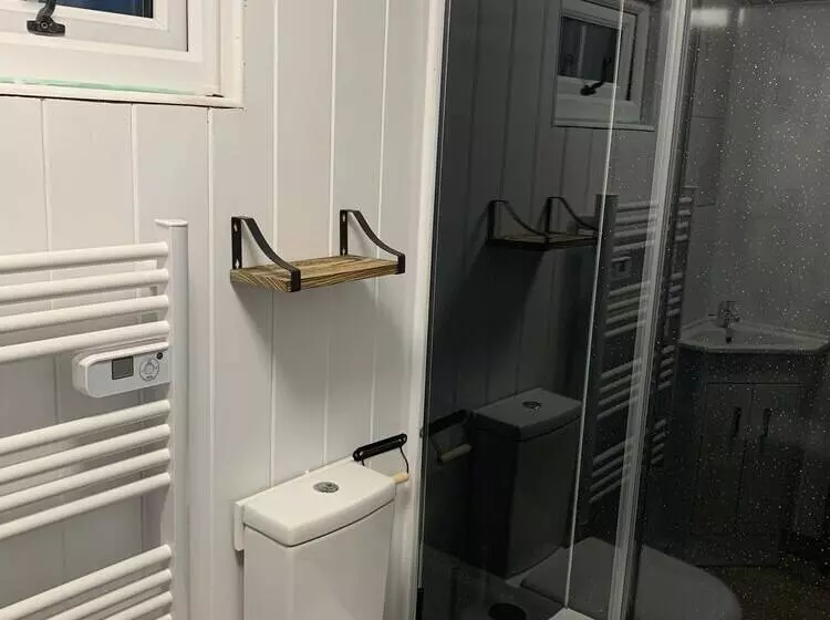 Charming Luxurious Rural Shepherds Hut