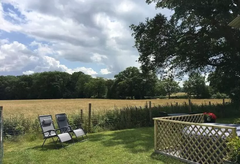 Charming Luxurious Rural Shepherds Hut