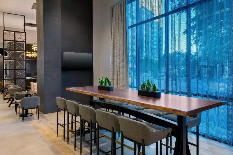 هتل Courtyard By Marriott Atlanta Midtown