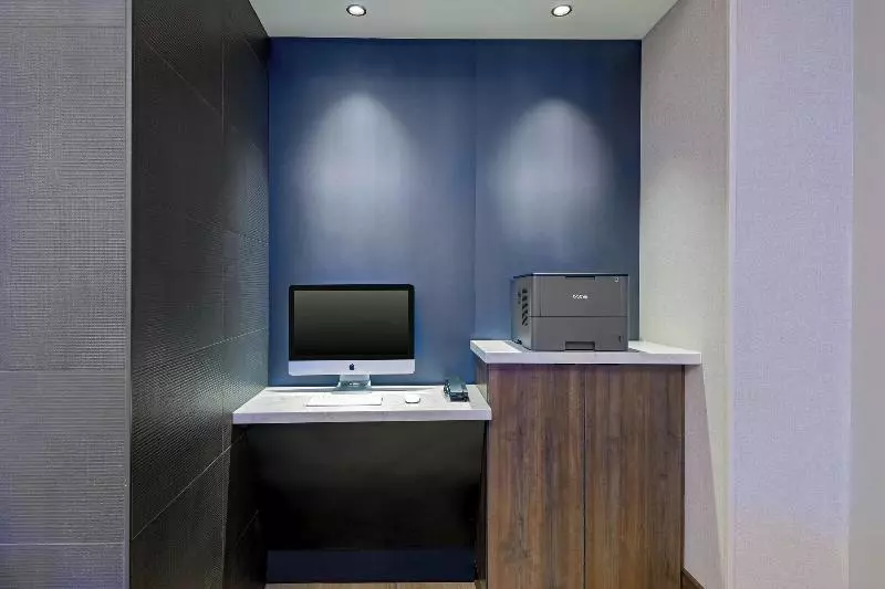 هتل Courtyard By Marriott Atlanta Midtown