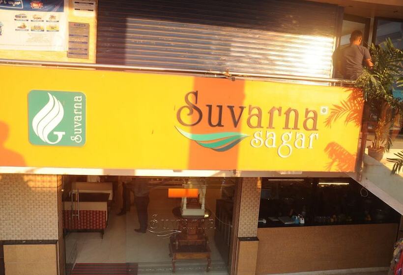 ホテル Suvarna Regency