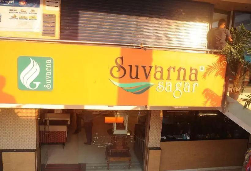 ホテル Suvarna Regency