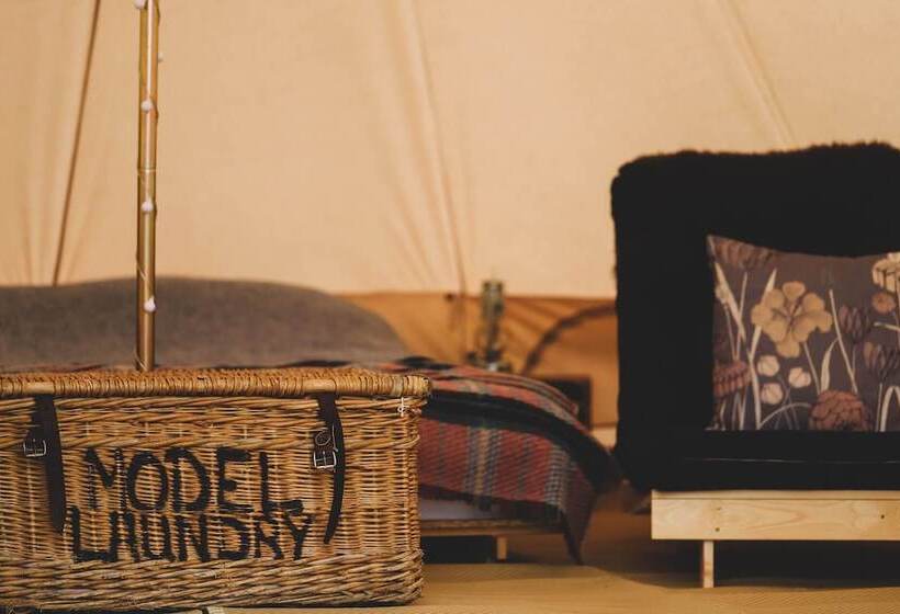 Immaculate And Cosy Bell Tent In Shaftesbury, Uk