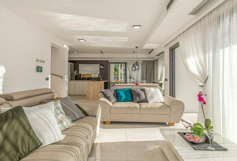 Luxury Villa With An Indoor And Outdoor Pool On The Island Of Krk