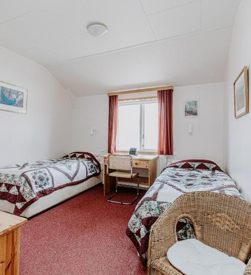 פנסיון Narfastadir Guesthouse