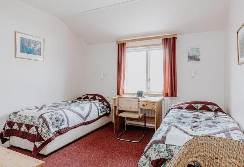 פנסיון Narfastadir Guesthouse
