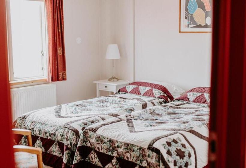 פנסיון Narfastadir Guesthouse