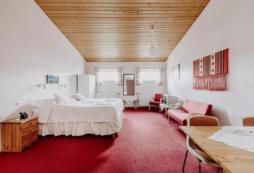 پانسیون Narfastadir Guesthouse