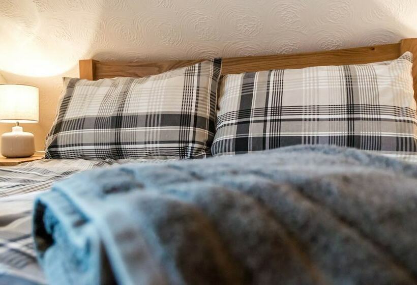 The Brambles  2 Bed Cottage  Llanteg