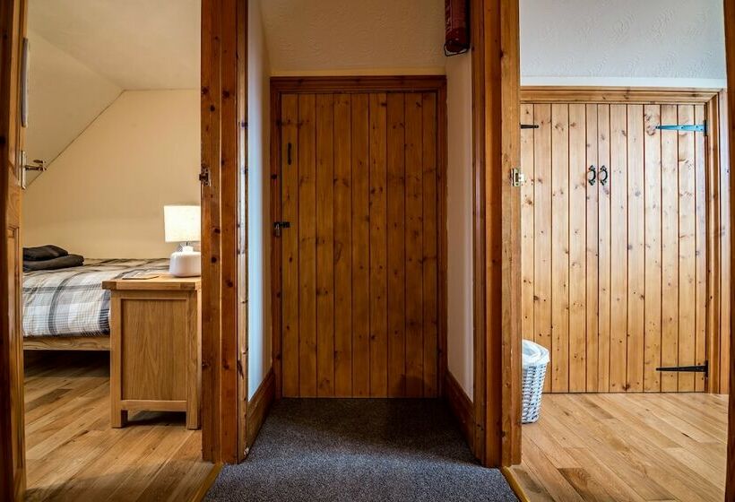 The Brambles  2 Bed Cottage  Llanteg