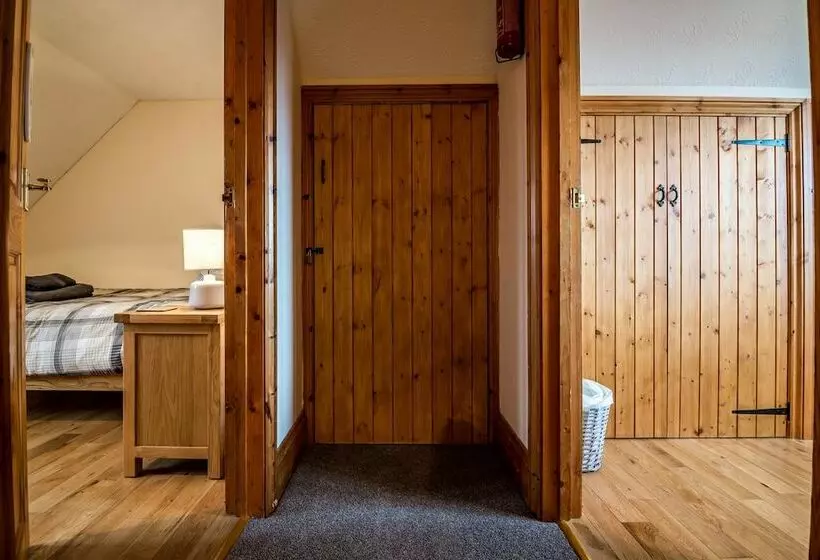 The Brambles  2 Bed Cottage  Llanteg