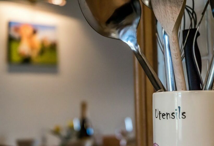 The Brambles  2 Bed Cottage  Llanteg