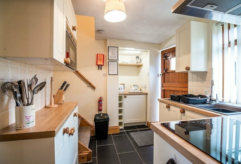 The Brambles  2 Bed Cottage  Llanteg