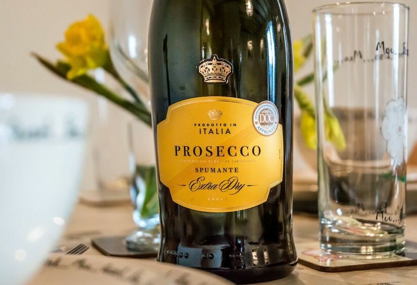 The Brambles  2 Bed Cottage  Llanteg