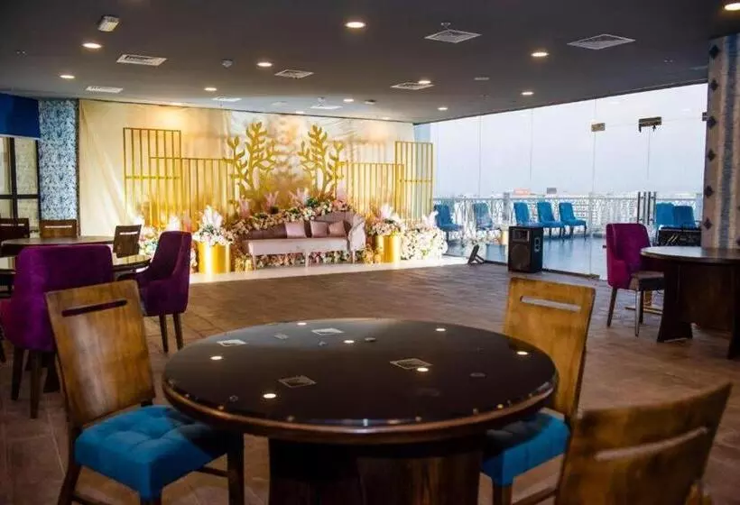 هتل Parkside Plaza Muscat