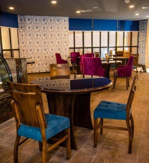 هتل Parkside Plaza Muscat