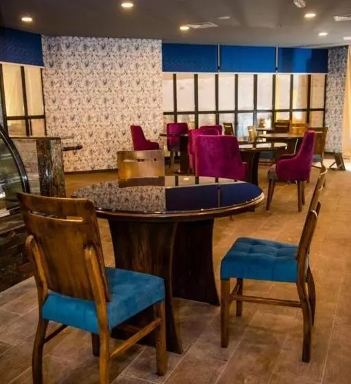 هتل Parkside Plaza Muscat