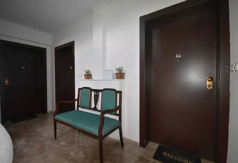 هتل A&j Apartments Or Rooms Athens Airport