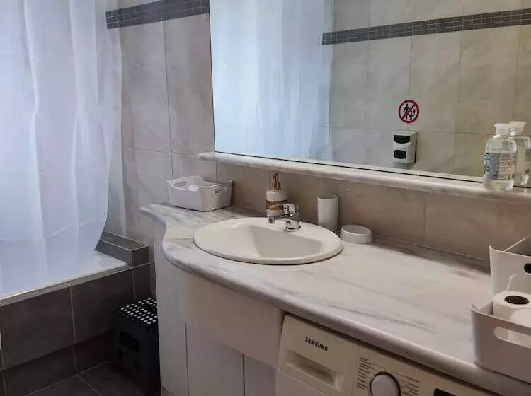 هتل A&j Apartments Or Rooms Athens Airport