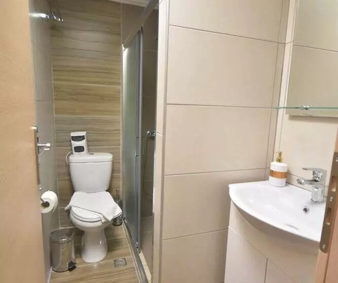 هتل A&j Apartments Or Rooms Athens Airport