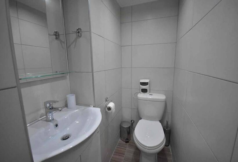 ホテル A&j Apartments Or Rooms Athens Airport